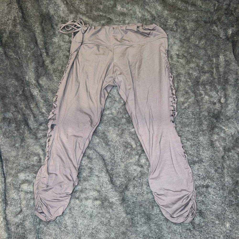 boutique store purple tie up capri leggings size medium